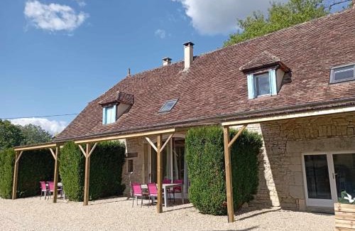 Salviac House | Gîtes NATURISTES Périgord Rocamadour Sarlat naturiste de mi mai à septembre