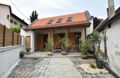 Szentendrei Apartment | Gőzhajó Loft - Családi ház terasszal, 2 fürdőszobával, kerékpárral