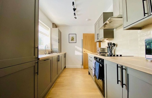 Rastrick House | G/Floor Bed+Bath | Garden | Pets | Parking+EV Charger
