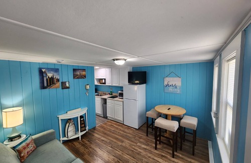 Hampton Apartment | G St Inn Unit 3 Charming 1-bedroom apartment in welcoming Hampton with AC, WiFi