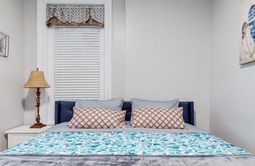Fan District Apartment | G5 KING BED central location museums FREE PARKING
