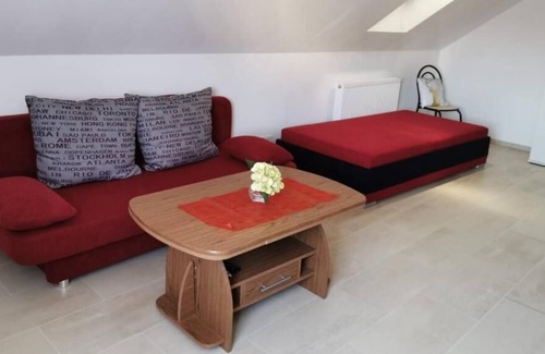 Zusmarshausen Condo | Gabi's room rental