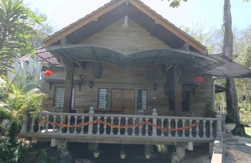 Hulu Selangor Hostel | Gaharu Campsite And Resort