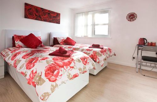 Gilmerton House | Gala Rooms Homestay - Free Parking