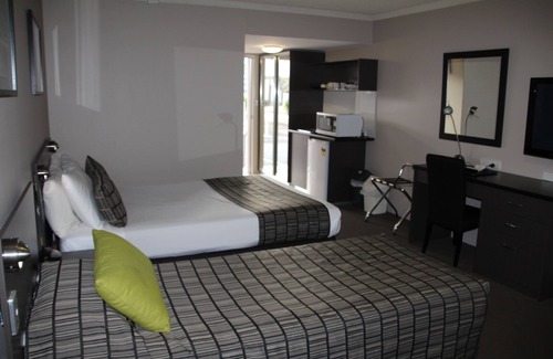 West Gosford Hotel | Galaxy Motel