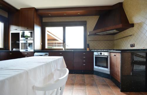Carracido Villa | GALIHOST - Villa Marianina