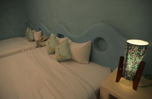 Sail Rock Beach Bed & Breakfast | Galilee