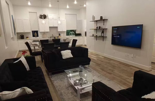 Houston House | Galleria Luxe 3-Story Designer Townhouse