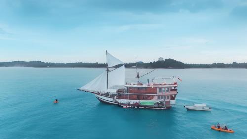 Batam Boat Rental | Gallia Phinisi Batam