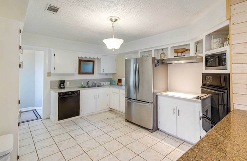 San Leon Apartment | Galveston Bay Studio: Walk to Fishing & Boating!