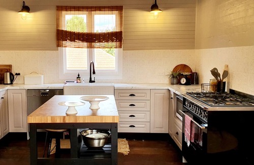 Gloucester House | Galway Homestead in Gloucester