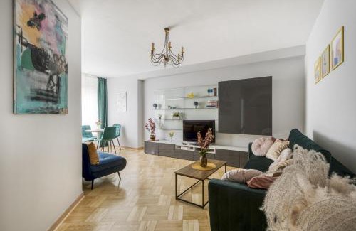 Muranow Apartment | Gama Great Location & Famili Apartment 120m 2-12 people