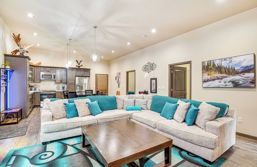 Prairie Ridge Cottage | Game Room, Hot Tub & Mtn View: Bonney Lake Retreat