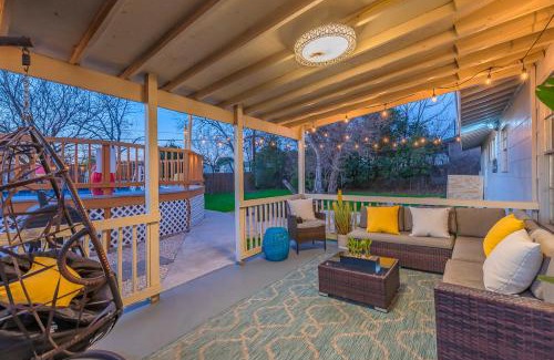 Medical Center District House | Game Room, Pool & Fire Pit At The Medical Center