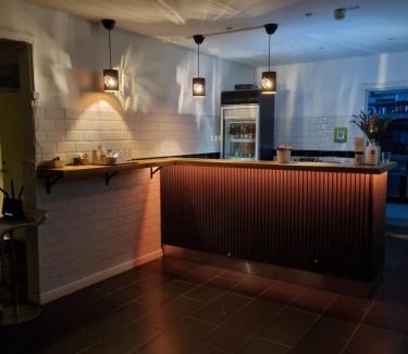 Osthammar Hotel | Gamla Järnhandeln - Norrskedika Hotell