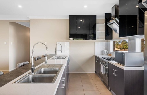 Upper Coomera House | Gana By Khove Summary