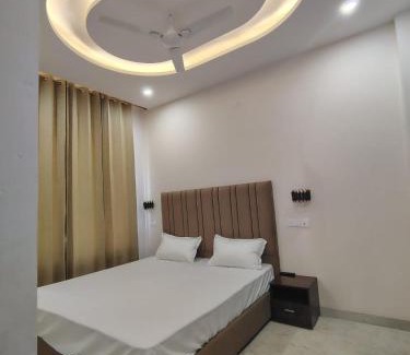 Tapovan Hotel | Ganga Kinare Yoga Hotel