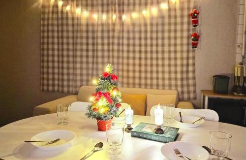 Nonhyeon-dong Apartment | Gangnam Cozy Stay near Sinnonhyeon, 3 Queen Beds, Sofa