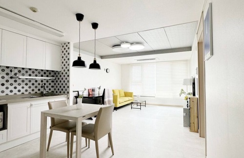 Seocho-dong Apartment | ☆Gangnam Station 5min☆ 3Bdr 2Bath☆ Beautiful APT