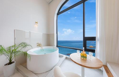 Jumunjin-eup House | Gangneung Hue Pension Ocean View, Spa, Couple