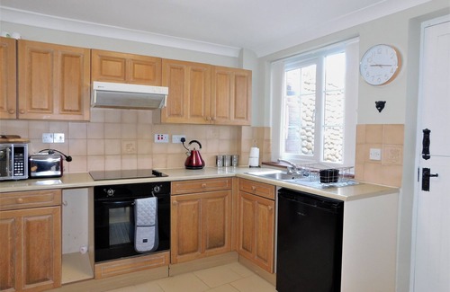 Sheringham Cottage | Gansey Cottage - a cottage that sleeps 3 guests in 2 bedrooms