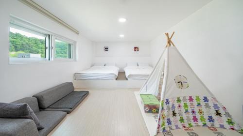 Gapyeong House | Gapyeong Ttonggangaji Kids Poolvilla