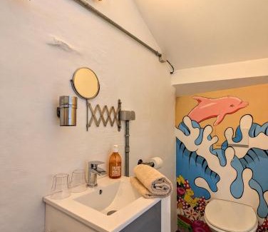 Le Dorat Apartment | Garage Number 9 Private Urban Loft Apartment with Jacuzzi in Le Dorat