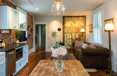 Martha Jefferson Apartment | Garden Apt |Lux Extended Stay in Downtown Belmont