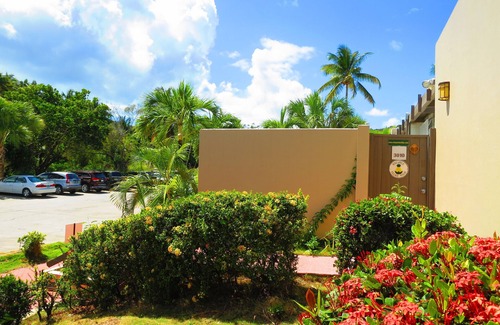 Estate Nisky Villa | Garden Bedroom with 2 Queen Beds and Private Garden Patio.
