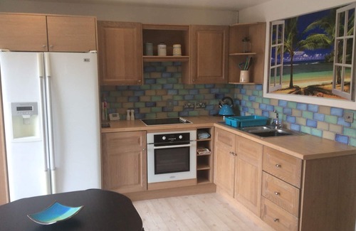 Bushey House | Garden bungalow - dog friendly