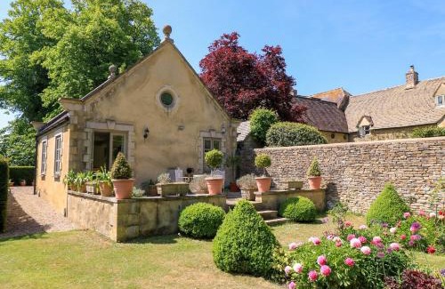 Black Bourton House | Garden Cottage