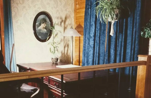 L'Ile-Perrot House | garden cottage/hot tub-20 minutes to downtown