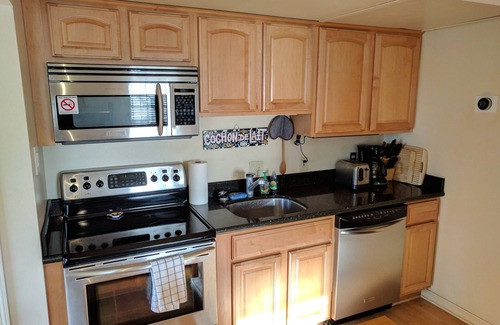 Faubourg Delassize Condo | Garden District Gem, Steps From the St. Charles Streetcar