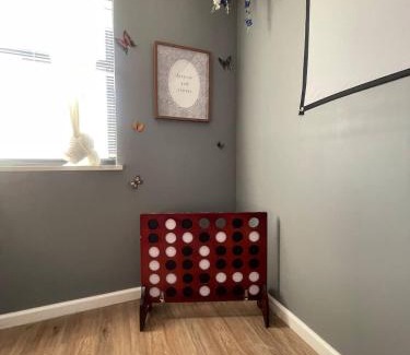 Poplar Apartment | Garden Hideaway Minutes to Fishtown