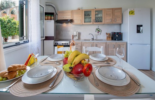 Gaios House | Garden home