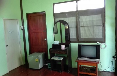Suan Luang House | Garden Homestay in Ampawa