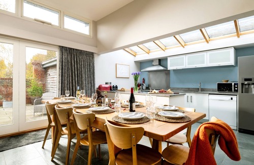 Sculthorpe Cottage | Garden House - a cottages sleep 6 that sleeps 6 guests in 3 bedrooms
