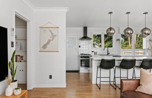 Gisborne Villa | Garden Oasis - 5min walk to CBD