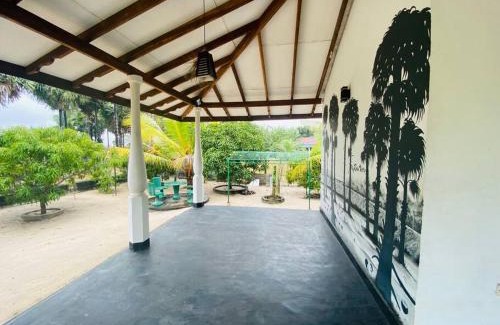Batticaloa House | Garden Oasis with 1 Bedroom & 1 Bathroom