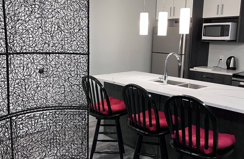 Citadel House | Garden room &shared bathroom close LRT&UC free parking