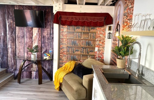 Gardena Cottage | Garden Suite in Gardena - 10 min to Beach and LAX