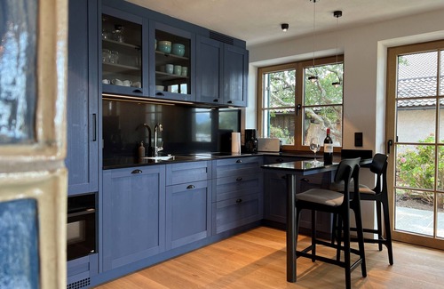 Gstadt Apartment | Garden Suite with cozy eat-in kitchen and lake view