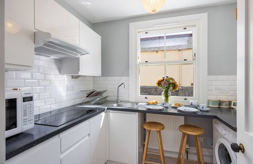 Chagford Apartment | Garden View - Cosy escape with a large Bath