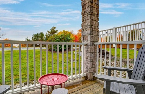 Oro-Medonte Apartment | Garden View Suite with Jacuzzi tub & Full Kitchen