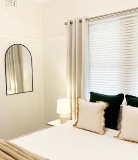 Orange House | Gardiner Cottage - Stylish & Elegant, Walk to CBD
