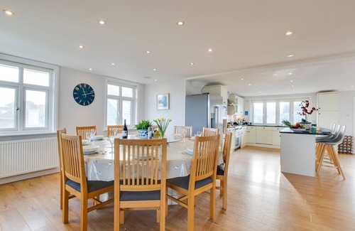 Trevone House | Garendon - Five Bedroom House, Sleeps 11
