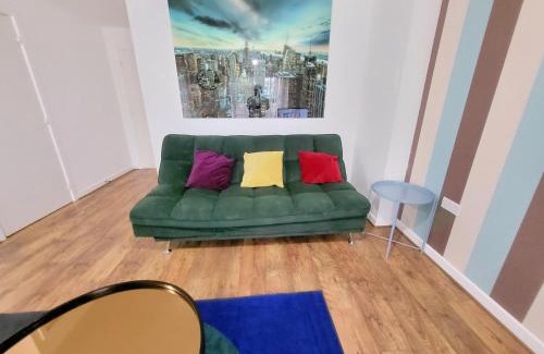 Dartford Apartment | Garland Modern 3 Bedroom House with Parking & Garden Dartford 2