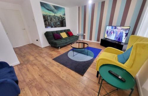 Dartford Apartment | Garland Modern 3 Bedroom House with Parking & Garden Dartford 2