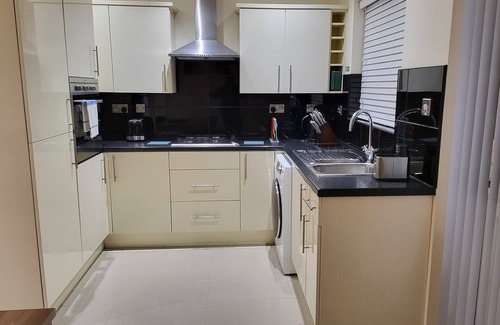 Edgware Apartment | Garland Modern Spacious Apartment With Garden, Edgware