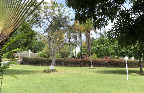 Runaway Bay Villa | 'Garryowen' The Alluring Hill Top Villa